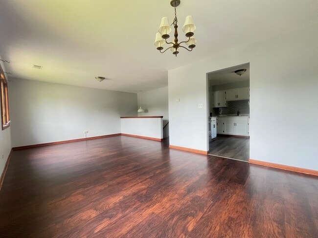 Building Photo - 3722 Crescent Dr