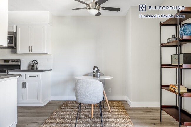 Foto del edificio - 330 N Crescent Dr