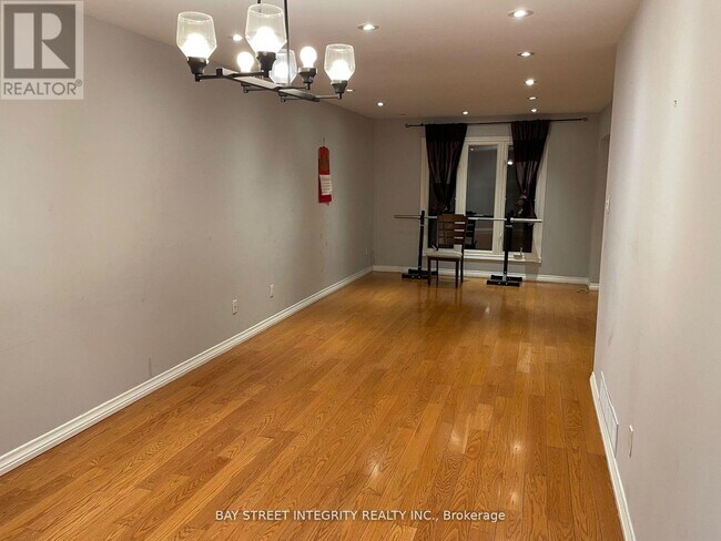 Building Photo - 9 Forbes Crescent
