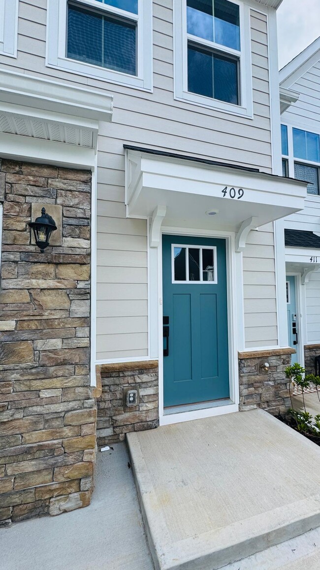 Building Photo - 409 Erbusco Dr