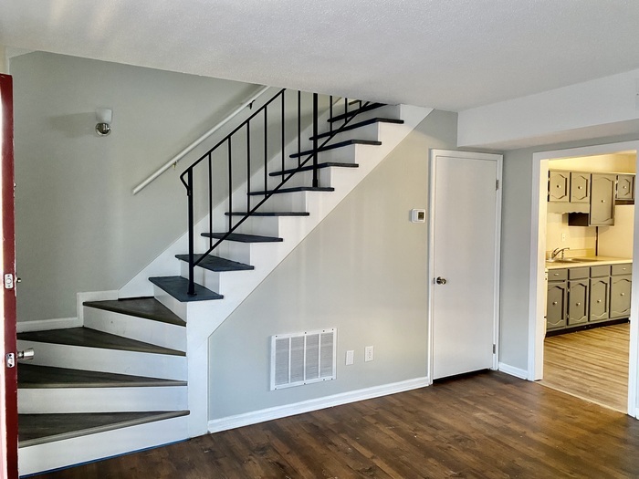 Primary Photo - Townhouse North GA Off Battlefield Pkwy! 2...