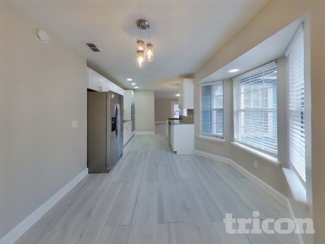 Building Photo - 3631 Mandarin Woods Dr N