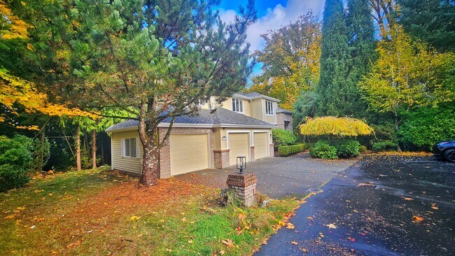 Foto del edificio - Beautiful 4 Bed 2.5 Bath  3190 sq ft Home in Lakemont, Bellevue