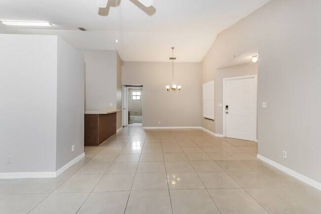 Foto del edificio - 12630 Shoreside Ln