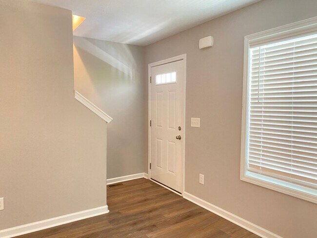 Foto del edificio - Brand New 2 Story Duplex!!  Close to Downt...