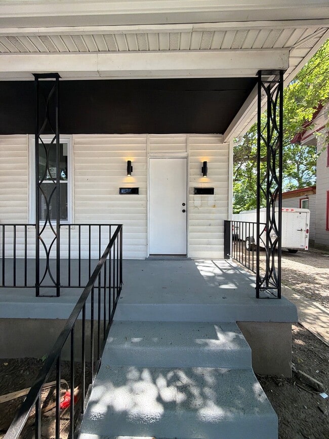 Photo - 218 S B St Apartment