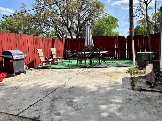 Foto del edificio - 5270 Tennis Ct Cir
