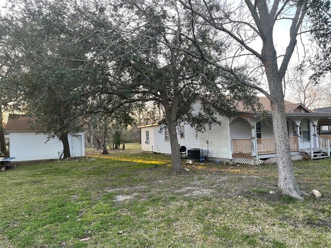 Building Photo - 6115 Jade Ave