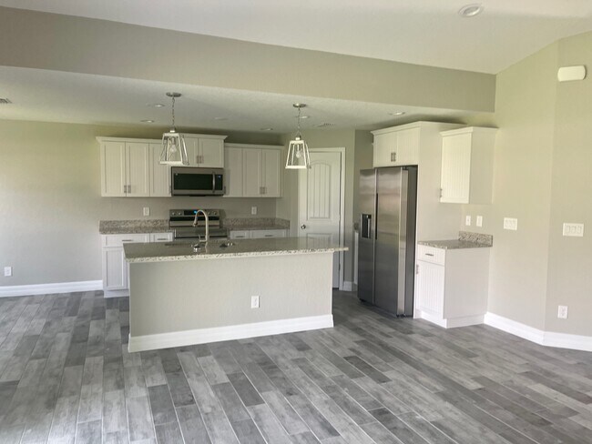 Building Photo - 315 Sweetwater Dr
