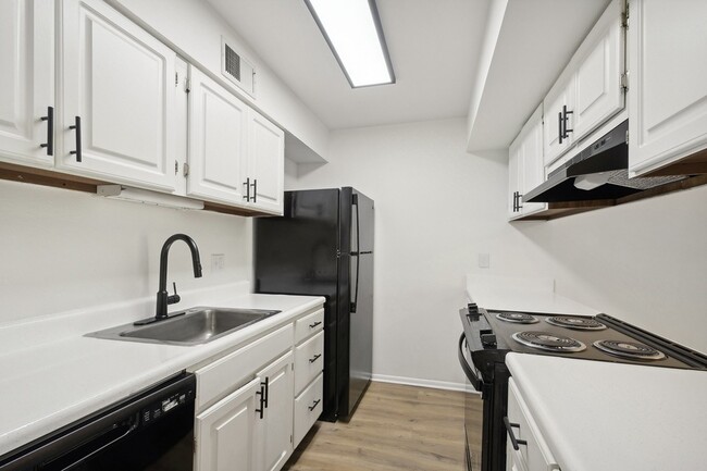 renew-westglen-apartment-homes-for-rent-ballwin-mo-63021-kitchen-unit-1 - ReNew WestGlen