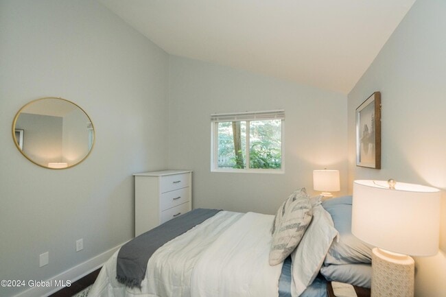 Building Photo - 9 Bolster Ln NE