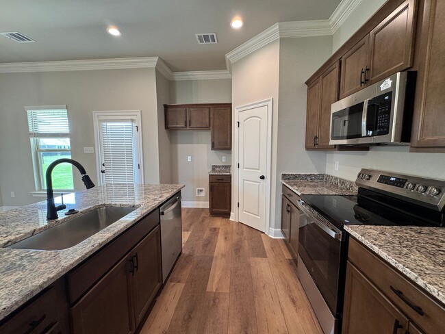 Building Photo - 818 Venecia Dr