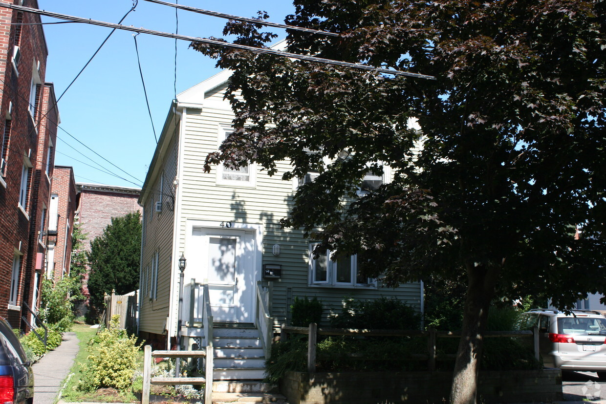 Building Photo - 40 Newhall St