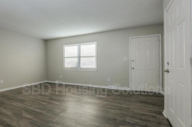 Foto del edificio - 16104 Slater Ave