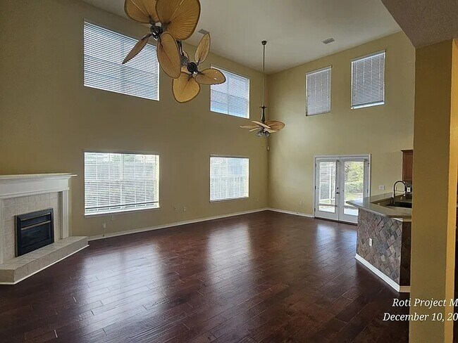 Building Photo - 337 Tequesta Dr