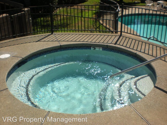 Building Photo - 2 br, 2 bath House - 3033 Estepa Drive Unit C