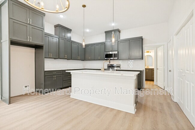 Foto del edificio - 8009 Doreen Ave