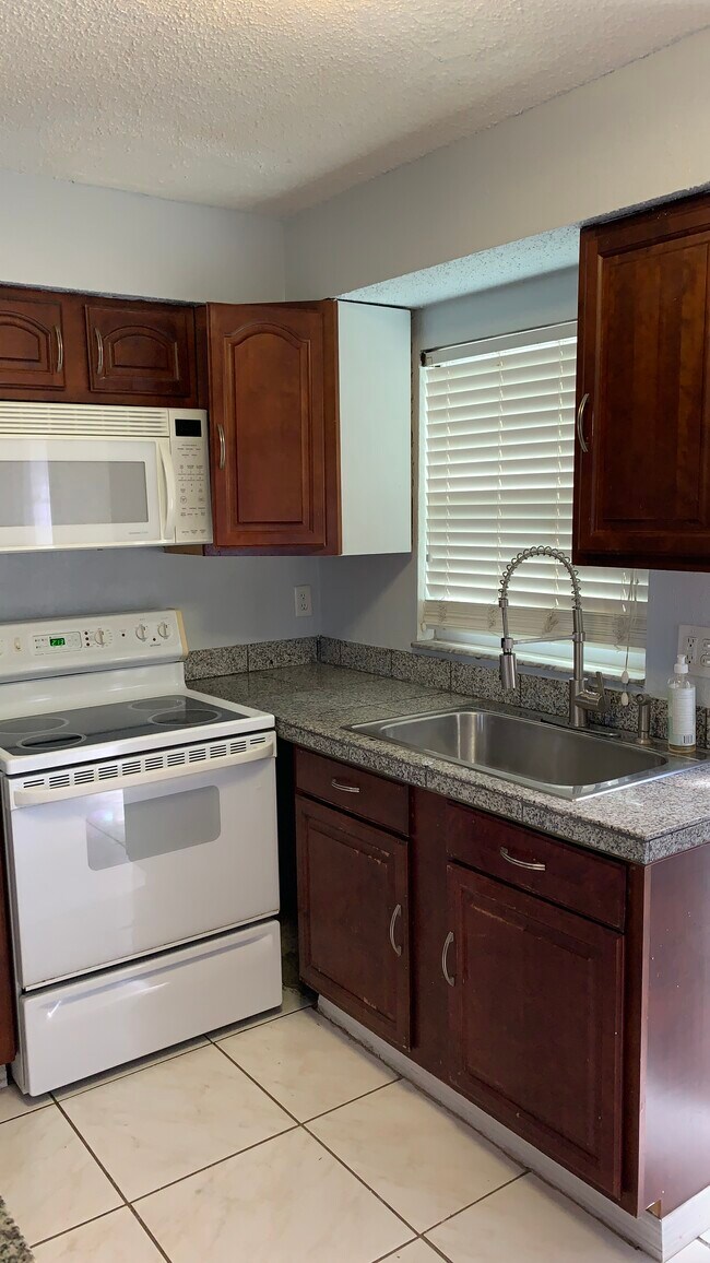 Foto del edificio - 2138 19th Ave SW