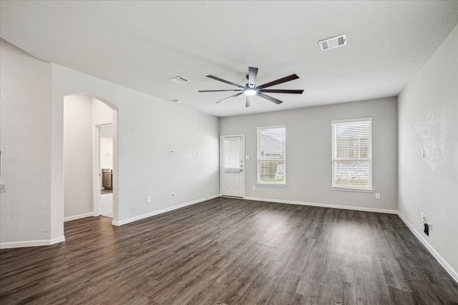 Building Photo - 935 Golden Willow Ln