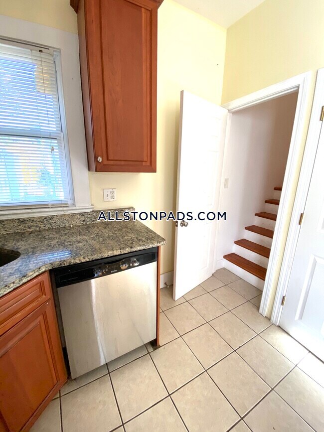 Building Photo - 45-47 Bayard St