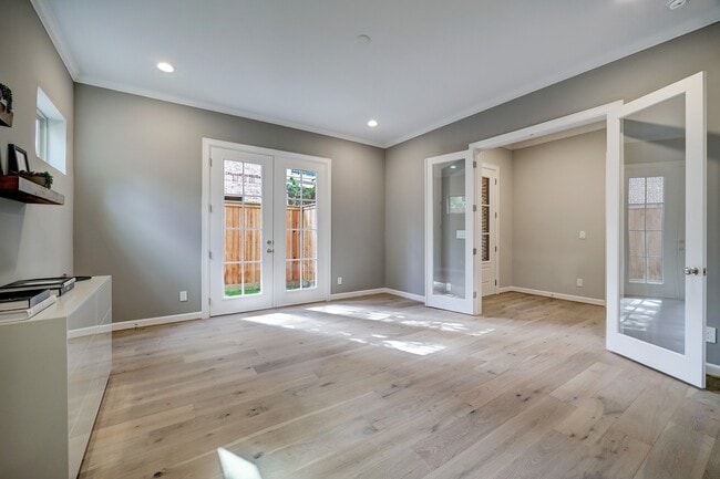 Building Photo - 505 Reinicke St