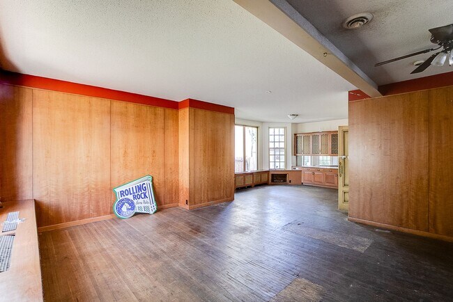 Building Photo - Huge 7 or 8 Bedroom Close By Hamline Unive...
