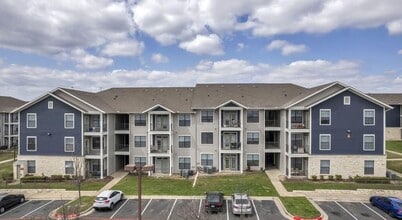 Building Photo - 13838 The Lakes Blvd
