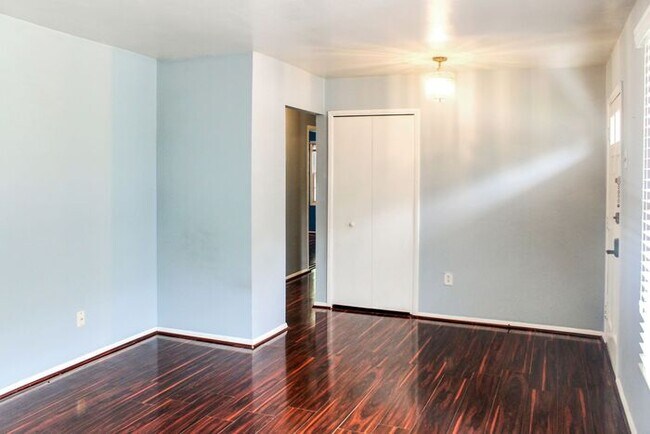 Building Photo - Spacious Rambler with Amazing Outdoor Livi...