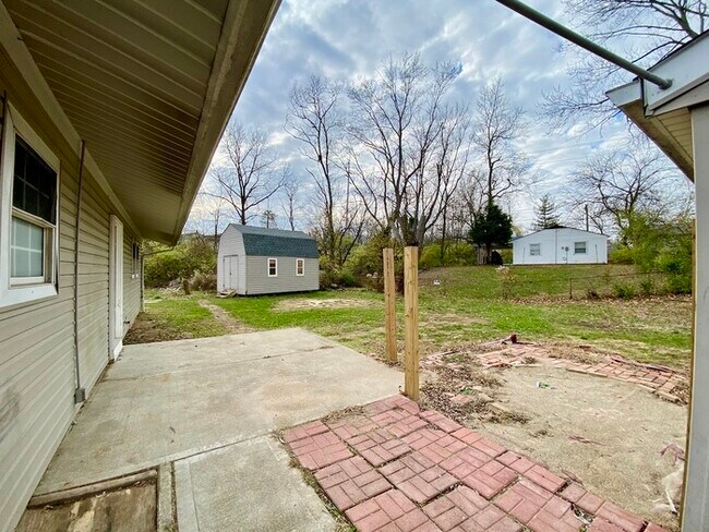 Building Photo - No Stairs! Cute Ranch on Slab!