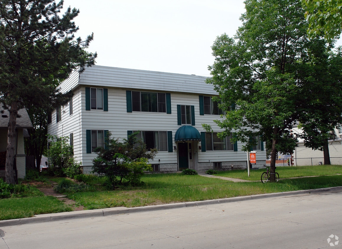 Primary Photo - 6-8 Woodward Hts