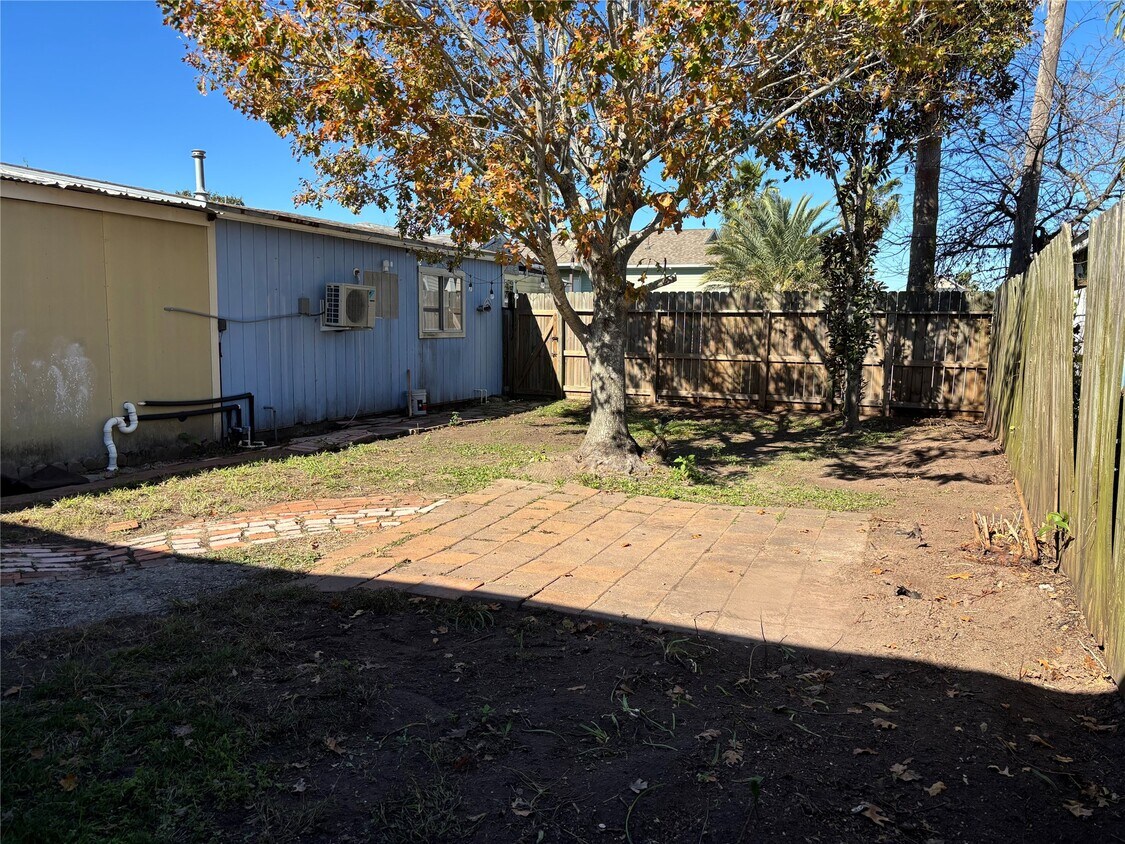 Foto del edificio - 5520 Menard Ave