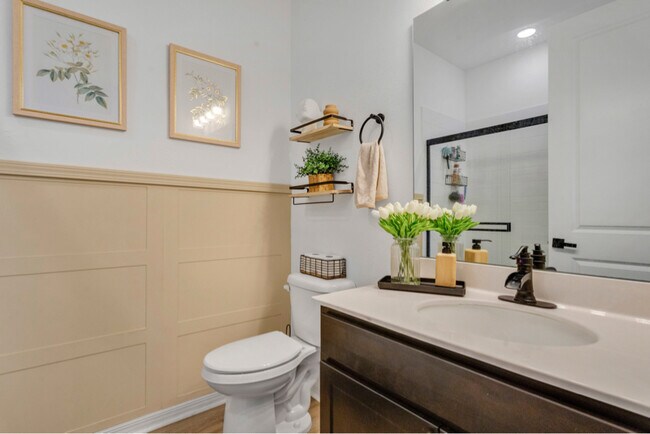 Building Photo - 682 Heritage Sq Dr