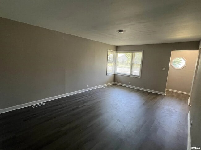 Building Photo - 1217 E Forrest Hill Ave