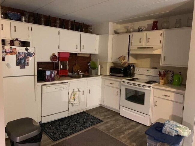 Building Photo - 28 Lee St