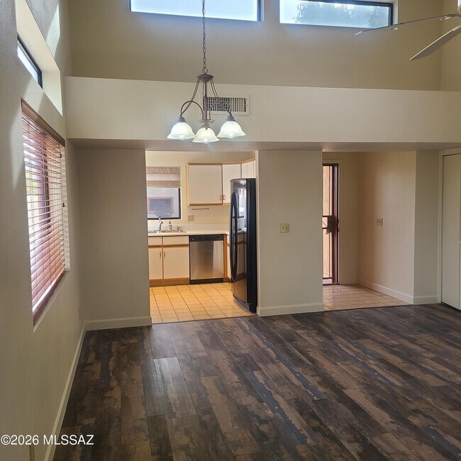 Building Photo - 624 S Cynthia Ave