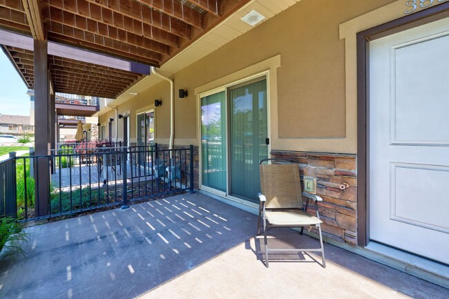 Foto del edificio - 3888 1530 W