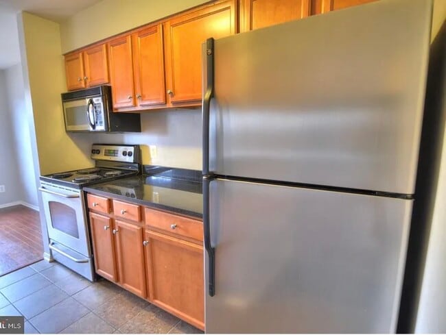 Building Photo - 1707 Ascot Way