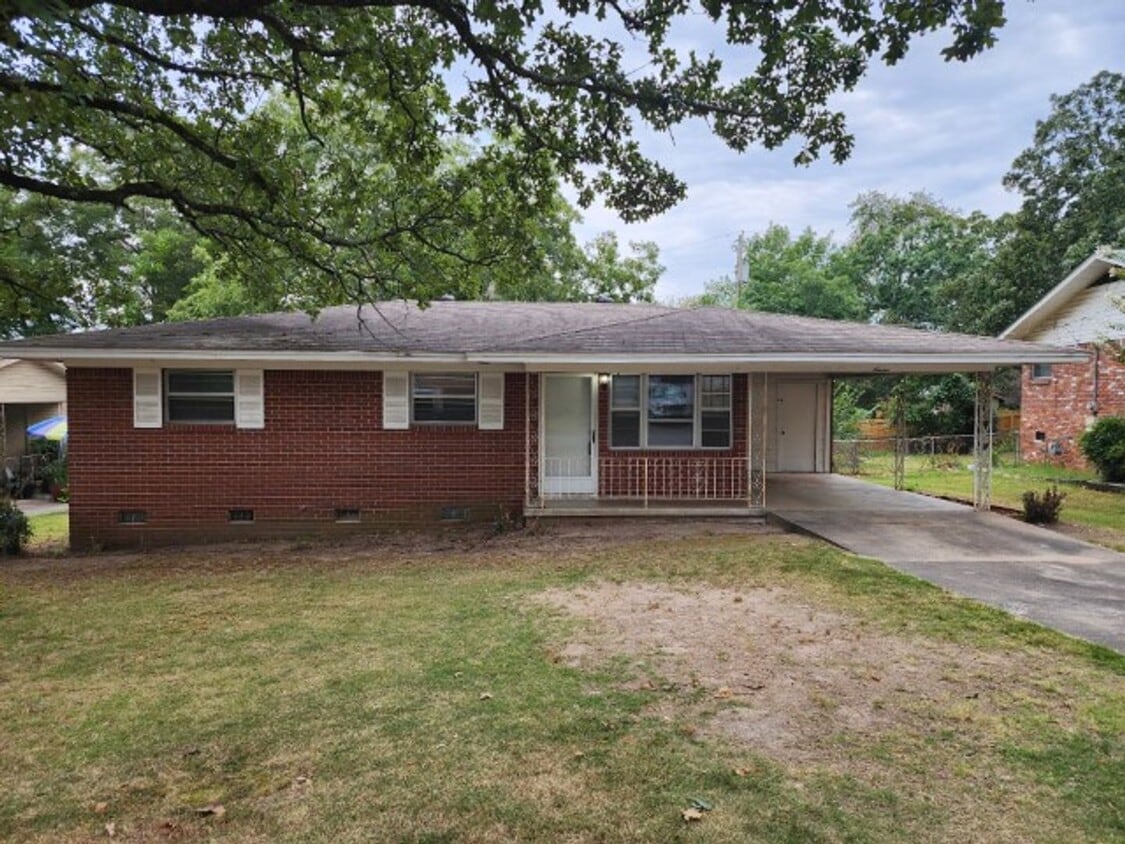 Primary Photo - 7 Cliffwood Cir