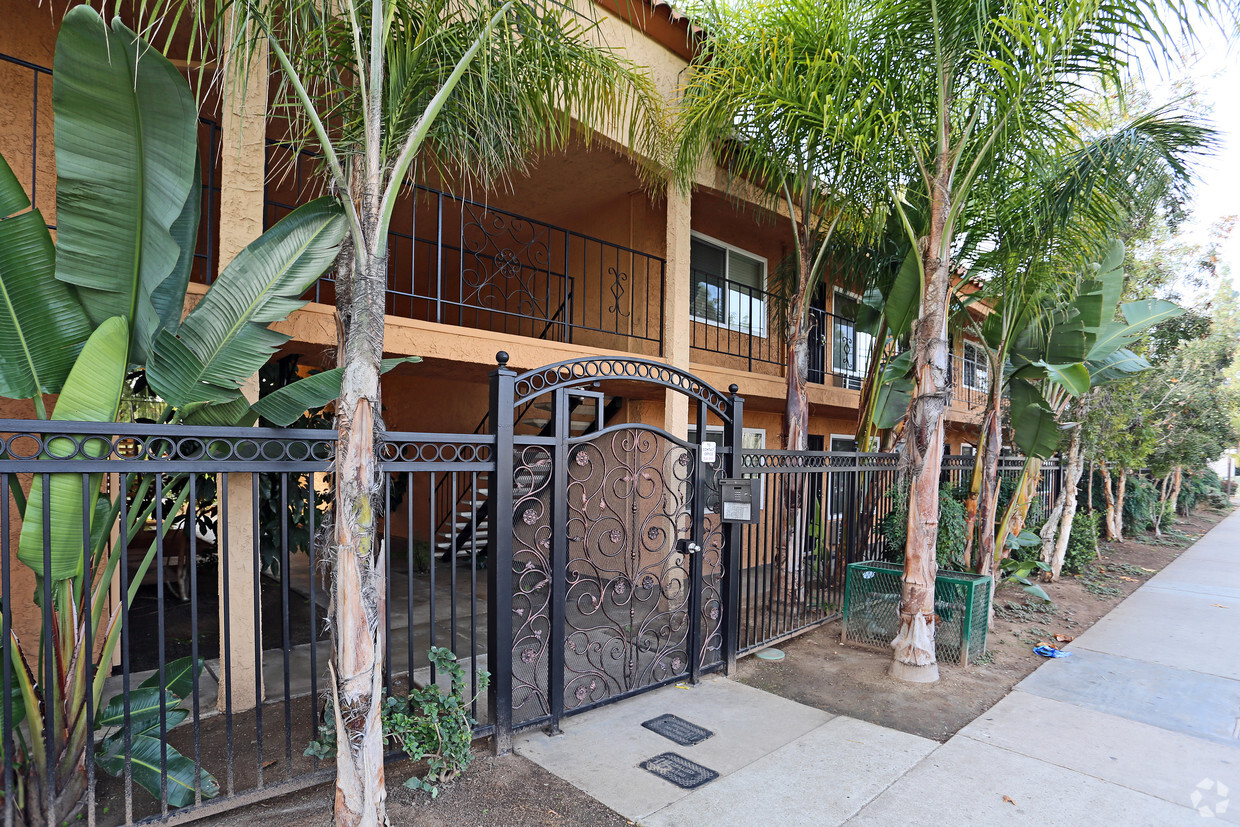 Foto del edificio - Broadway Square Apartments