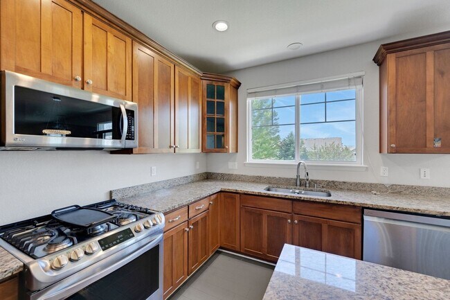 Foto del edificio - Spacious 5BR House in Aurora