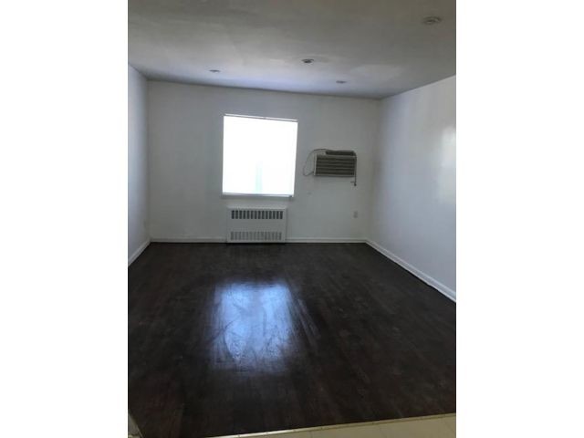 Foto principal - 72-16-72-32 32nd Ave