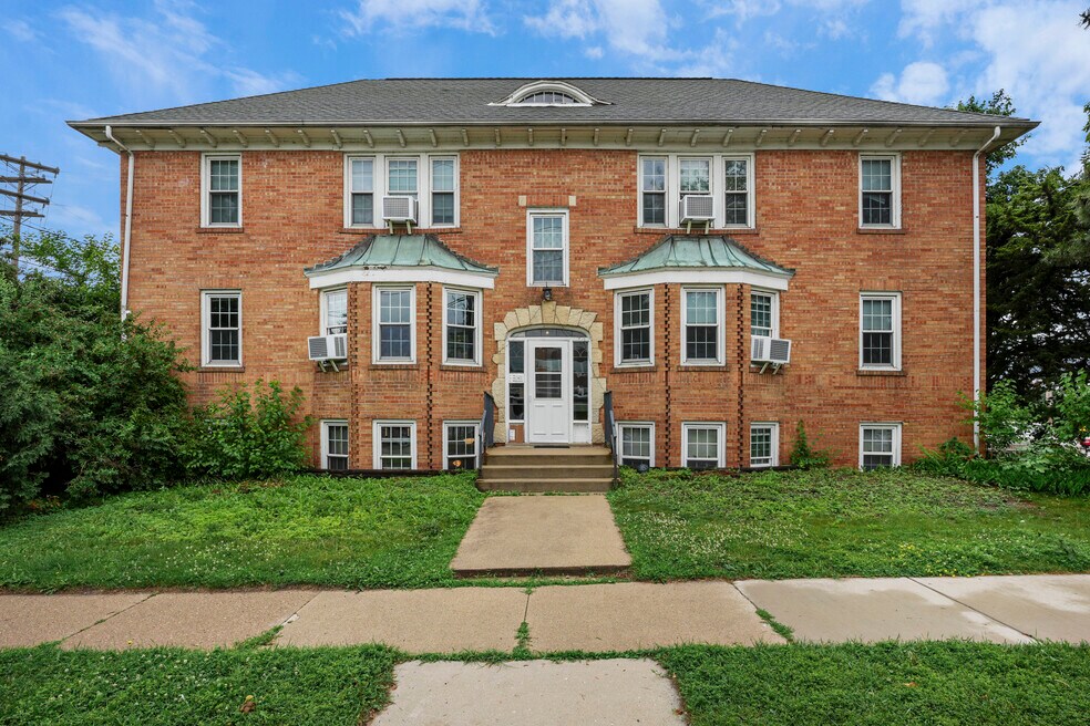 833 Midland St