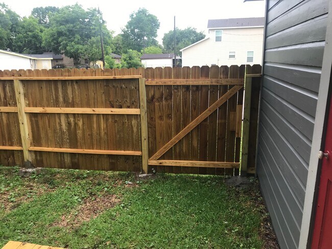 Foto del edificio - 6817 Anderson St