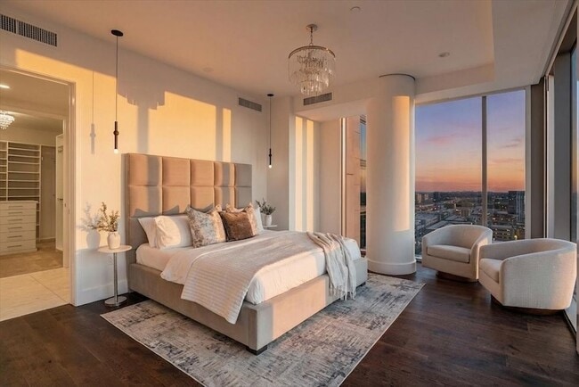 Foto del edificio - 7901 Windrose Ave.