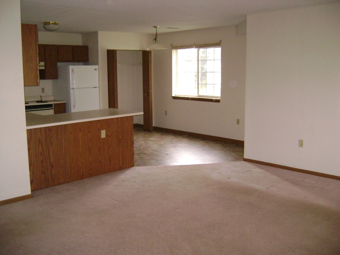 2026 Cliff Alex Ct S Unit A, Waukesha, WI 53189 Apartment for Rent in
