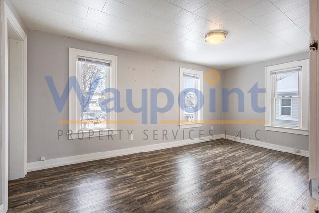 Foto del edificio - 912 Zeeland Ct NE