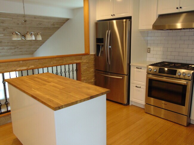 Foto del edificio - Stunning 3BR 1.75 BA Sammamish Home.  Rece...
