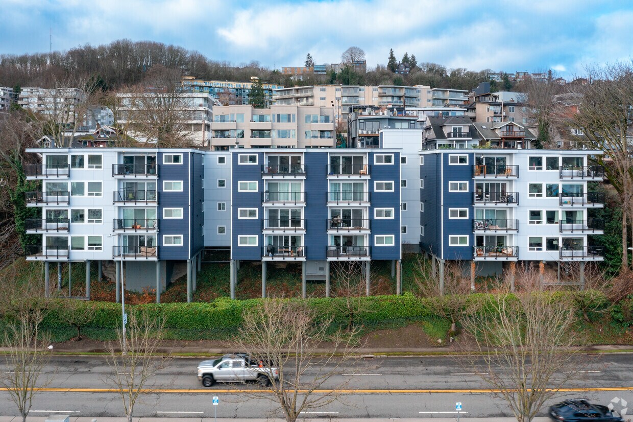 Building Photo - 2001 Westlake Ave N