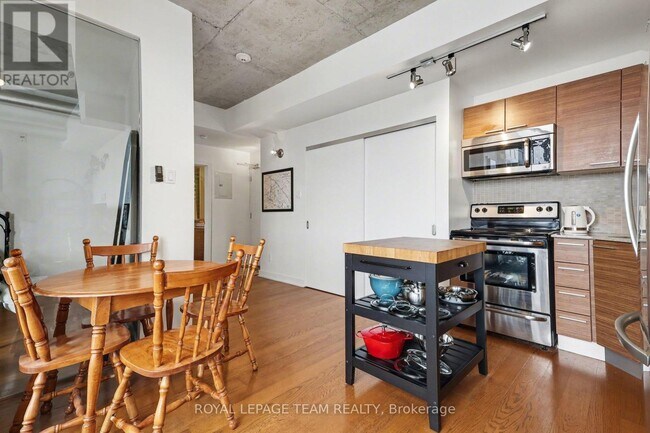 Photo du bâtiment - 354 Gladstone Ave