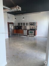 Building Photo - 10 SW South River Dr